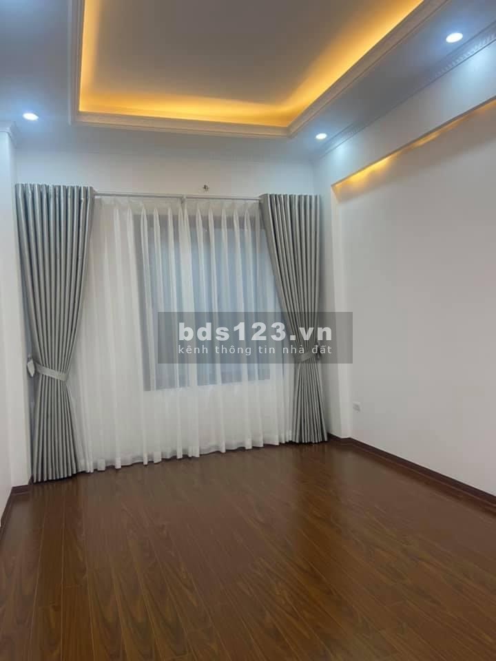 Nhà tuyệt đẹp trong ngõ Cầu Giấy diện tích 40.5/45m2 4 tầng, mặt tiền 3.5m, giá bán 5.3 tỷ