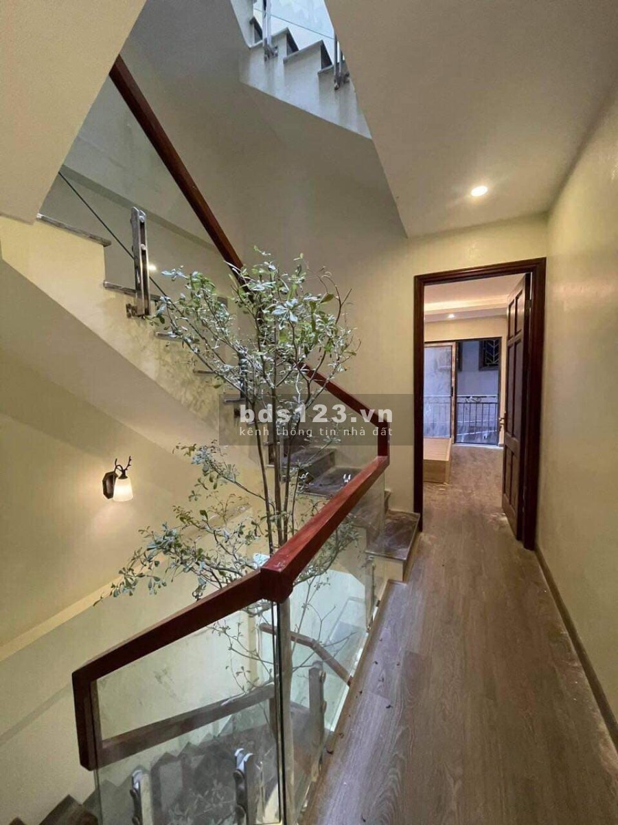 Bán nhà quận Cầu Giấy diện tích sử dụng 50m2 mt 4,3m đúc 5 rầng giá 6.5 tỷ Lh 0386380199