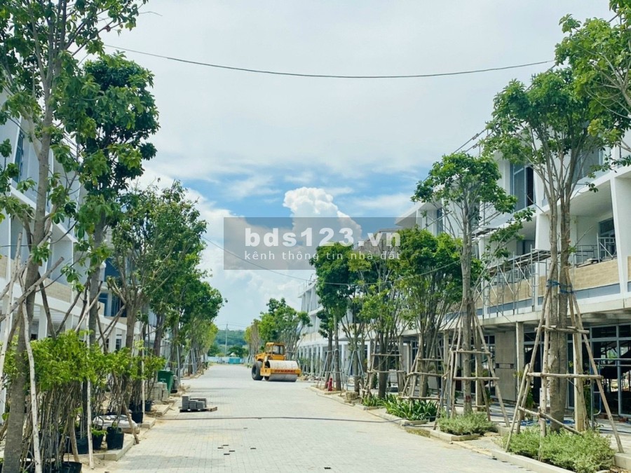 Bán nhà liền liền kề The Song, hoàn thiện 1 trệt 2 lầu, giá 7.9 tỷ chiết khấu, ngân hàng hỗ trợ vay