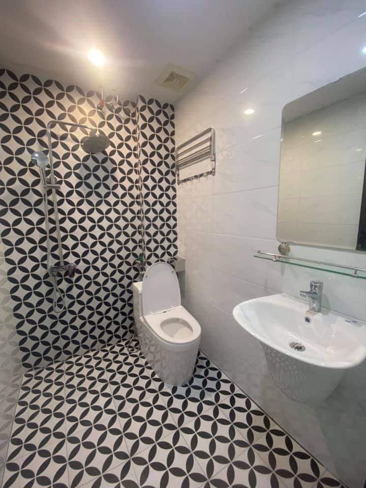 Nhà Đẹp Dương Quảng Hàm kinh doanh nhà còn mới, dt 46m2 5 tầng Lô góc 3 mặt Thoáng