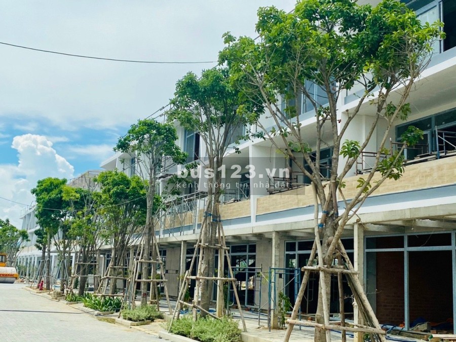 Bán nhà liền liền kề The Song, hoàn thiện 1 trệt 2 lầu, giá 7.9 tỷ chiết khấu, ngân hàng hỗ trợ vay