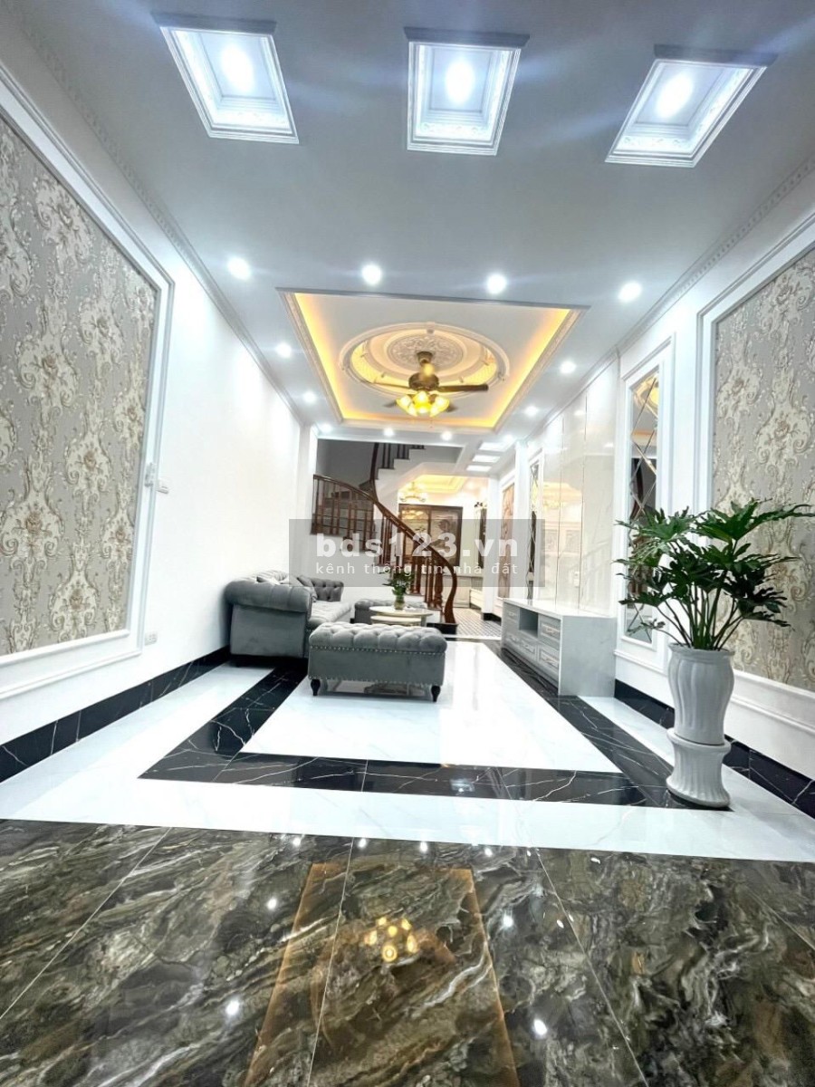 Gia đình bán gấp nhà 4 tầng, 47m2, ô tô cách mấy bước chân, 5 tỷ 25 có thương lượng.