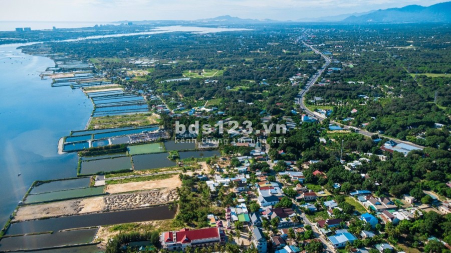 Bán đất gần ngay khu TMDV ven đầm, cạnh đường LÊ DUẪN 40m, xung quanh có đảo nhận tạo