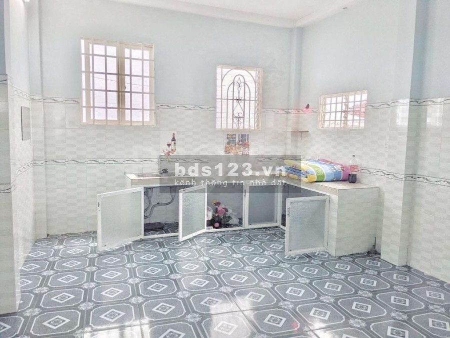 Cho thuê nhà nguyên căn đúc 3 tấm kiên cố, hẻm ba gác ra vào thoải mái phường Phú Thuận, dt 90m2
