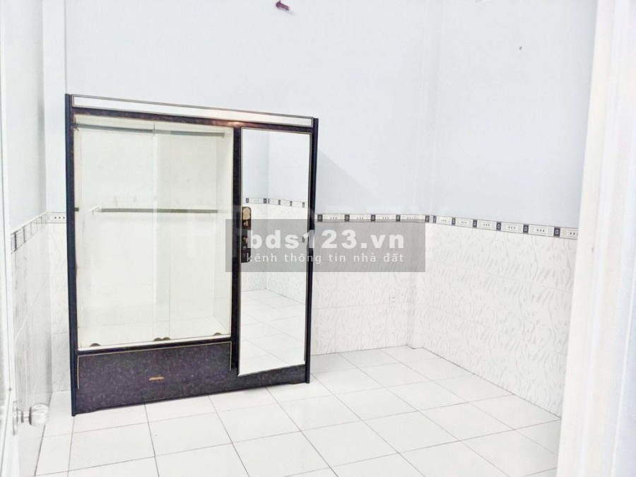 Cho thuê nhà nguyên căn đúc 3 tấm kiên cố, hẻm ba gác ra vào thoải mái phường Phú Thuận, dt 90m2
