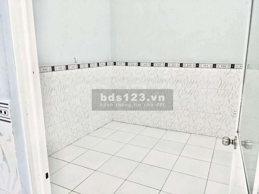 Cho thuê nhà nguyên căn đúc 3 tấm kiên cố, hẻm ba gác ra vào thoải mái phường Phú Thuận, dt 90m2