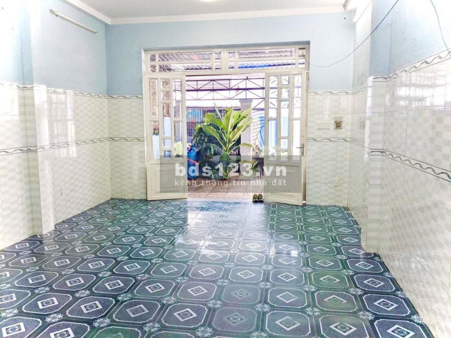 Cho thuê nhà nguyên căn đúc 3 tấm kiên cố, hẻm ba gác ra vào thoải mái phường Phú Thuận, dt 90m2
