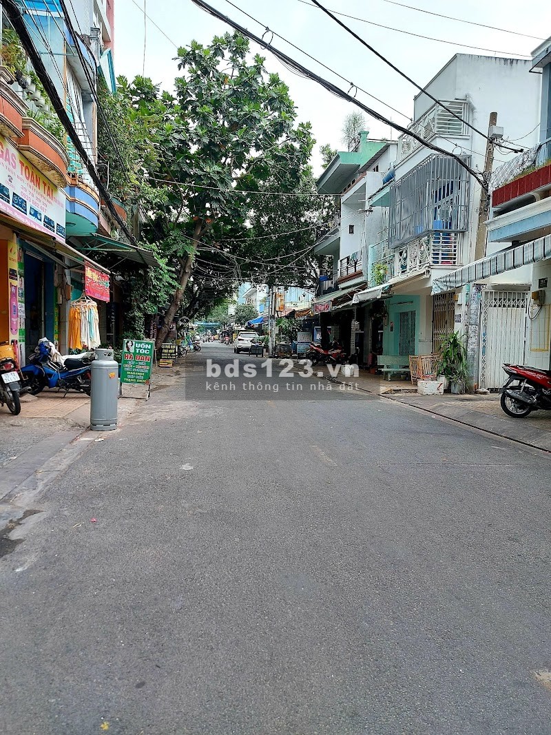 Tôi muốn bán nhà hẻm 1 sẹc Nguyễn Sơn quận Tân Phú diện tích 57m2 chỉ 4 tỷ hơn.