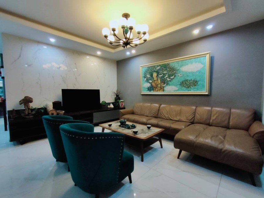 Bán Nhà P/Lô Phố Ngô Gia Tự Long Biên Ô Tô Tránh, KD 135m2 4T MT 6m 6 tỷ