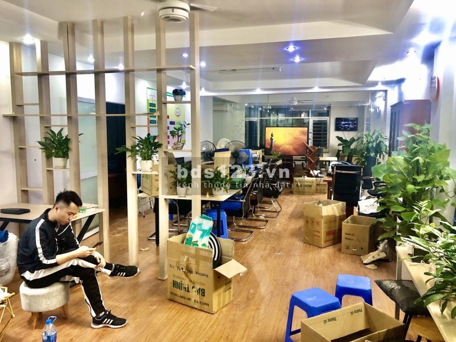 Cho thuê văn phòng ngã tư Nguyễn Trãi - Khuất Duy Tiến diện tích 120m2, 40m giá rẻ