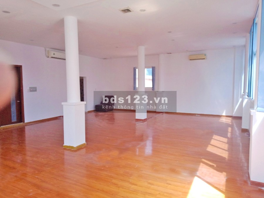 Cho thuê văn phòng tiện ích đủ, diện tích 100m2, đường Đào Duy Từ, Quận 10, sổ sẵn