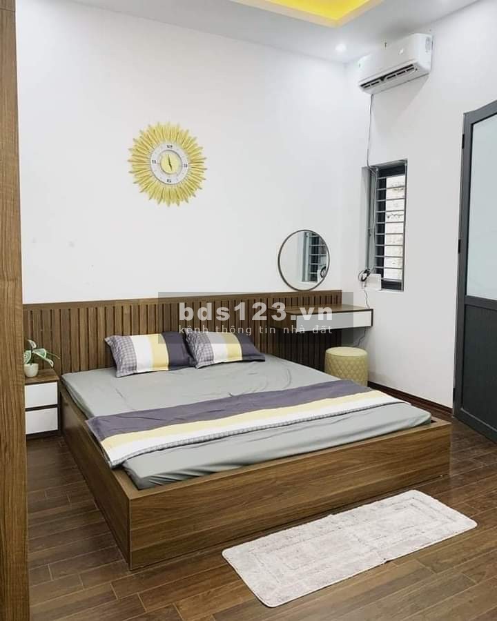 Bán nhà Lạc Long Quân 40m, 6 tầng, gần 4m mặt tiền giá bán 5.5 tỷ tặng toàn bộ nội thất