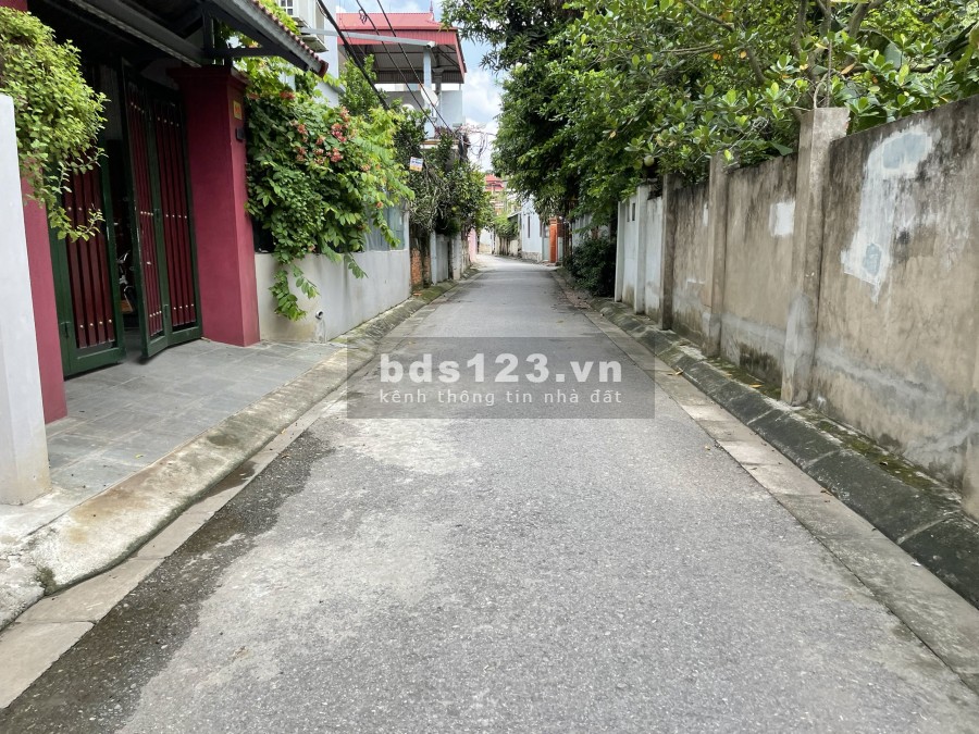 Bán 75m2 đất mặt ngõ Hòa Bình, Cự Khối, ô tô vào tận nhà, khổ đất đẹp, giá hợp lý.