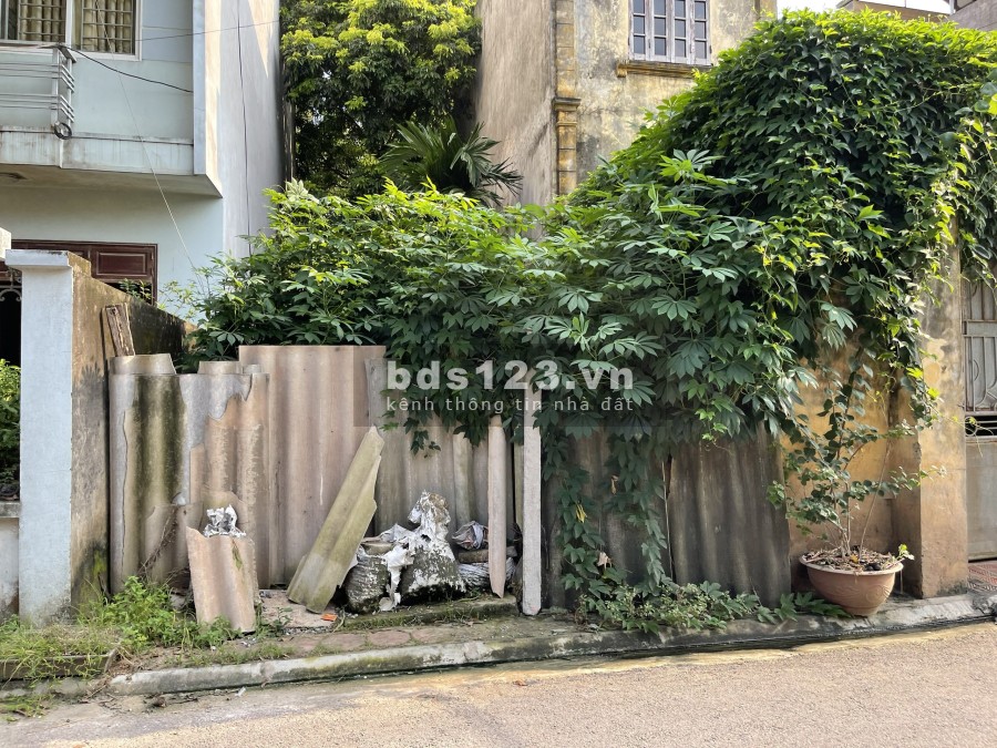 Bán 75m2 đất mặt ngõ Hòa Bình, Cự Khối, ô tô vào tận nhà, khổ đất đẹp, giá hợp lý.
