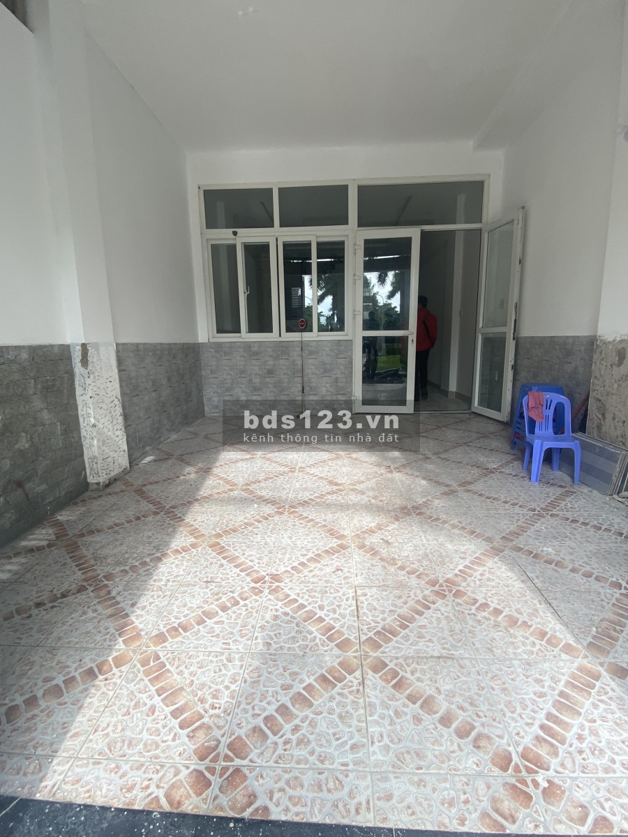 Nhà hẻm xe tải Bình Lợi diện tích sử dụng 4.2x20, trệt, 2 lầu ST, 4PN, 4WC giá 23 triệu/tháng