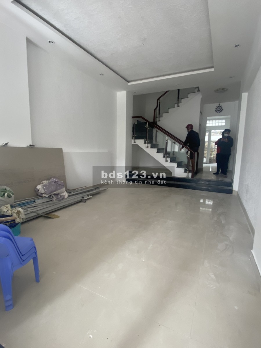 Nhà hẻm xe tải Bình Lợi diện tích sử dụng 4.2x20, trệt, 2 lầu ST, 4PN, 4WC giá 23 triệu/tháng