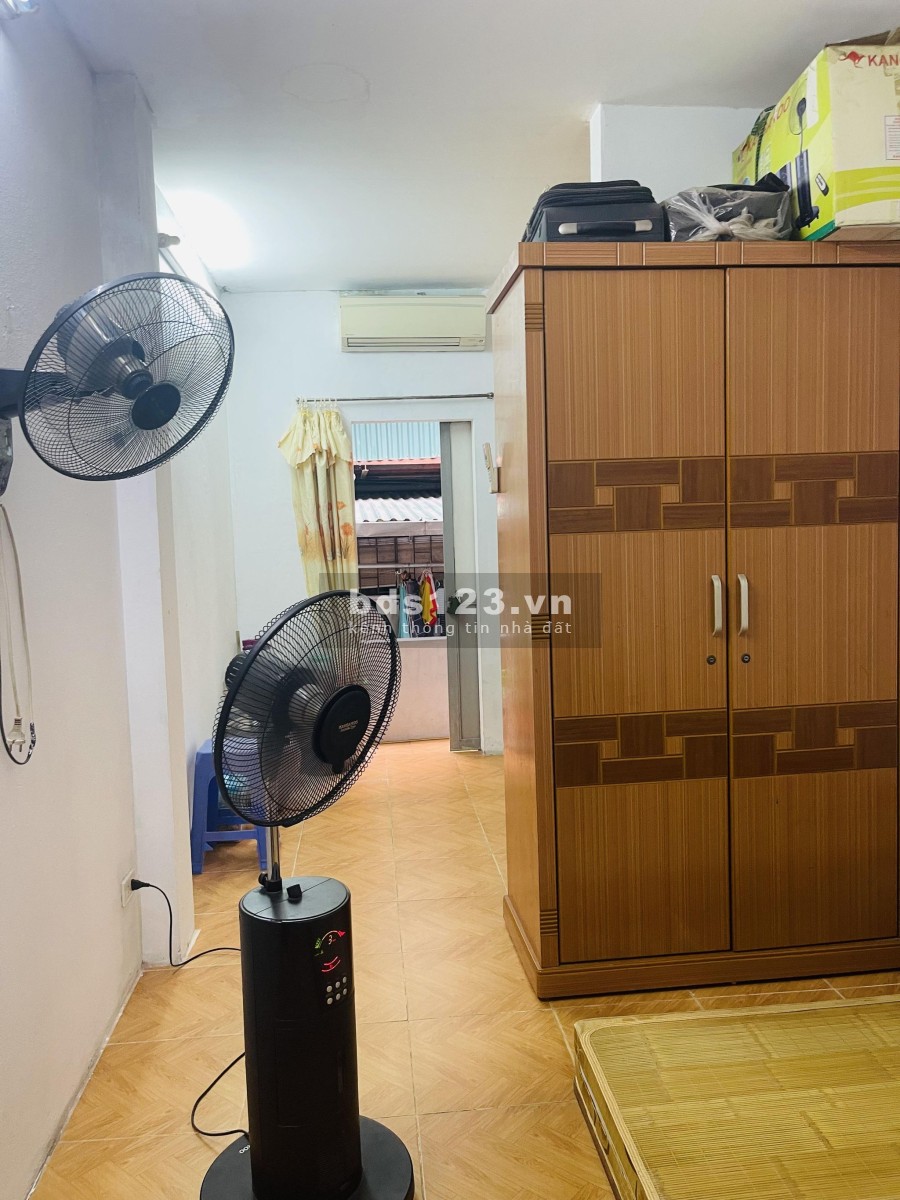 Hiếm, nhà phố Nguyễn Trãi, Thanh Xuân, P/Lô, ở ngay, dtsd 35m2 3 tầng, mt 3.7m, giá 1.8 tỷ