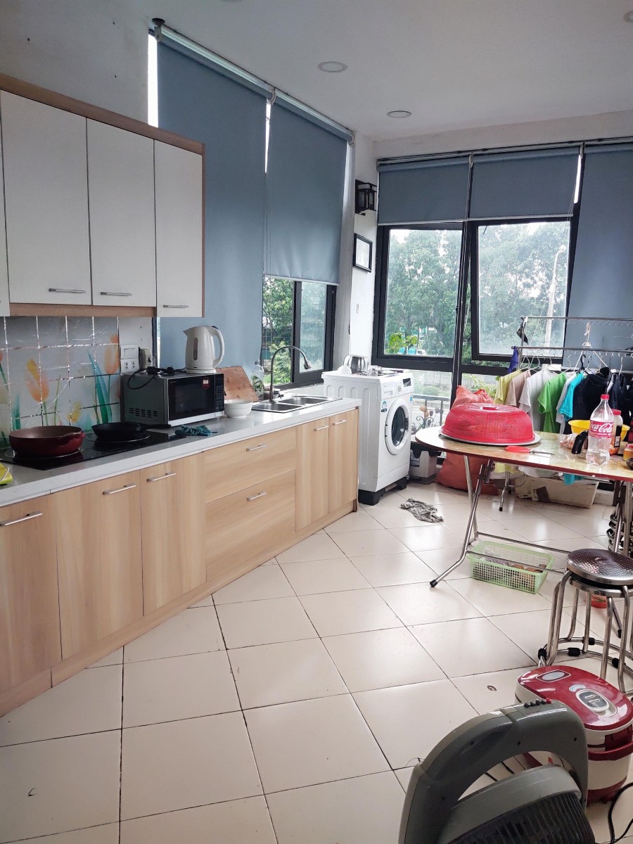 Quá rẻ - nhà mặt phố Lâm Du, Long Biên kinh doanh, bê tông cốt thép 5 tầng giá bán 4 tỷ