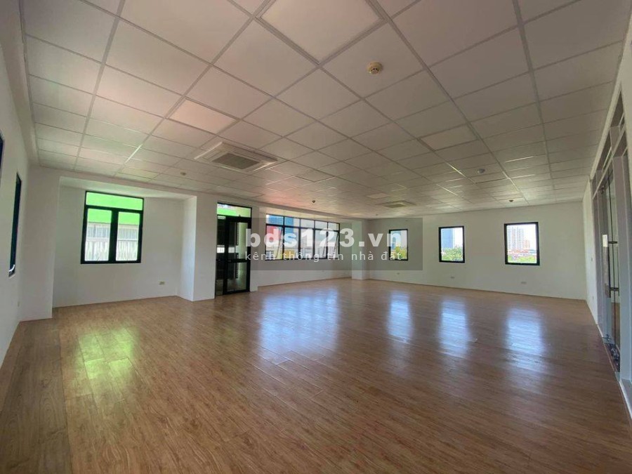 Chính chủ có vp cho thuê tại 18 Phố Vương Thừa Vũ, diện tích sử dụng 65m2 GT chỉ 10tr