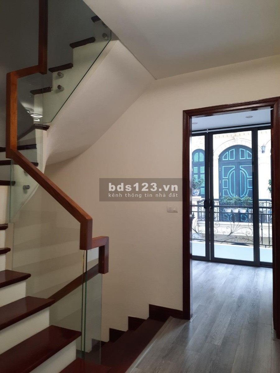 Nhà phố chính Long Biên ô tô đỗ cửa, 5 tầng, 5 ngủ đẹp mê hồn giá chỉ hơn 4 tỷ