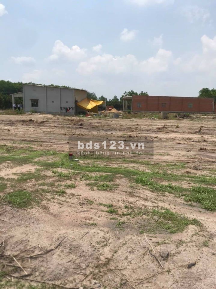 Cần ra nhanh lô đất của bà dì ở Đồng Xoài giá 680 triệu, pháp lý chính chủ, bàn giao ngay