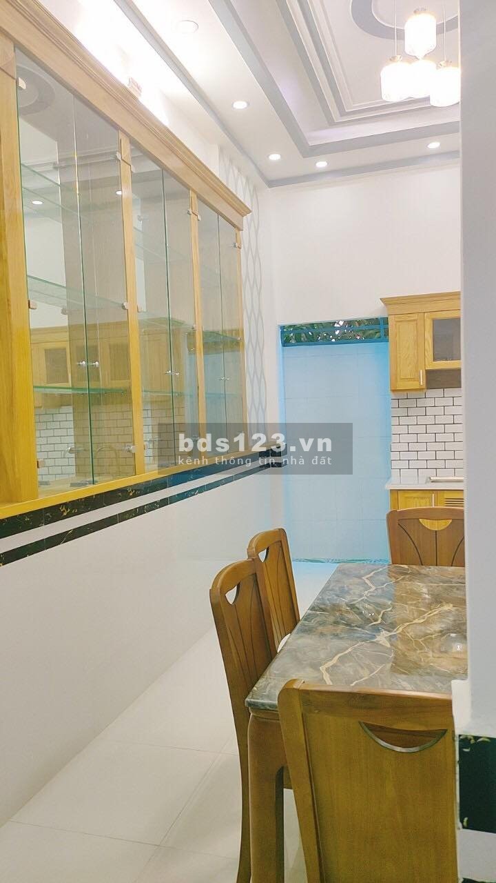 Bán nhà hẻm xe hơi 5m, 2 lầu đúc kiên cố, 4 phòng ngủ tại Quận 12 giá bán 2,42 tỷ