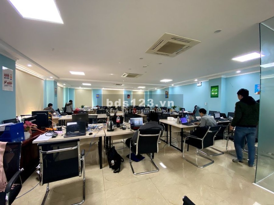Văn phòng rẻ diện tích 110m2, 160m Khuất Duy Tiến nội thất cơ bản cho thuê giá rẻ