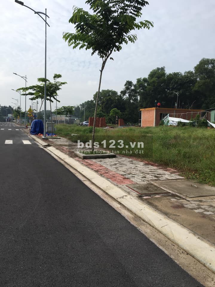 Vợ chồng tôi cần bán mảnh đất ở Phú Chánh gần visp2 đẹp giá rẻ 1.8 tỷ, có thương lượng