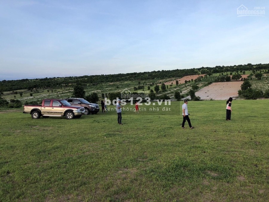 Chủ cần bán gấp 2 lô đất liền kề ngay cạnh đường liên huyện đi sân bay Phan Thiết, sổ đỏ vuông vức