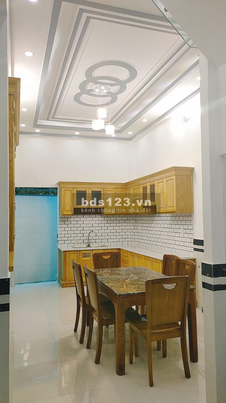 Bán nhà hẻm xe hơi 5m, 2 lầu đúc kiên cố, 4 phòng ngủ tại Quận 12 giá bán 2,42 tỷ