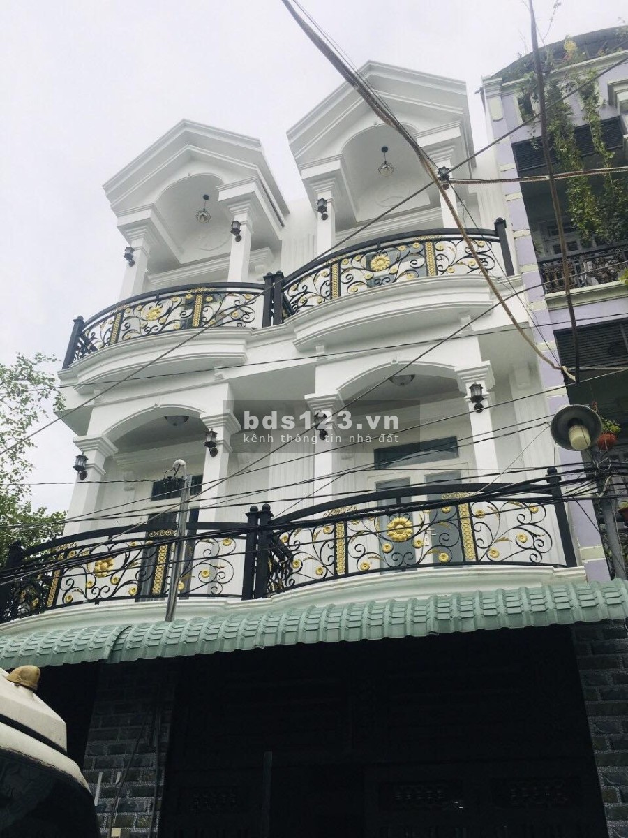 Bán nhà hẻm xe hơi 5m, 2 lầu đúc kiên cố, 4 phòng ngủ tại Quận 12 giá bán 2,42 tỷ