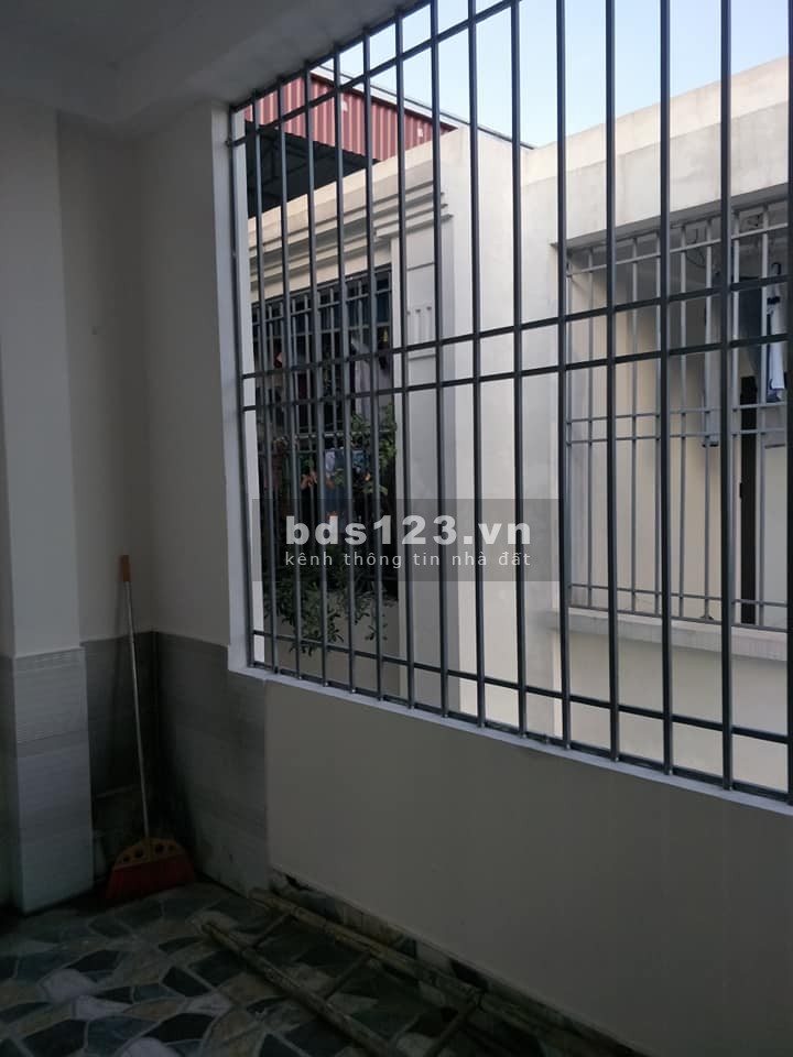 Bán nhà đường Bát Khối, Long Biên 32m2 x tầng, 4m MT, giá 2.2 tỷ, Ở ngay. 5m Ô tô.
