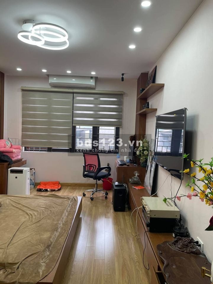 Bán nhà Thuỵ Khuê thông Võng Thị, diện tích 59m2 đúc, 3 tầng, mặt tiền 5.6m, giá: 4,6 tỷ