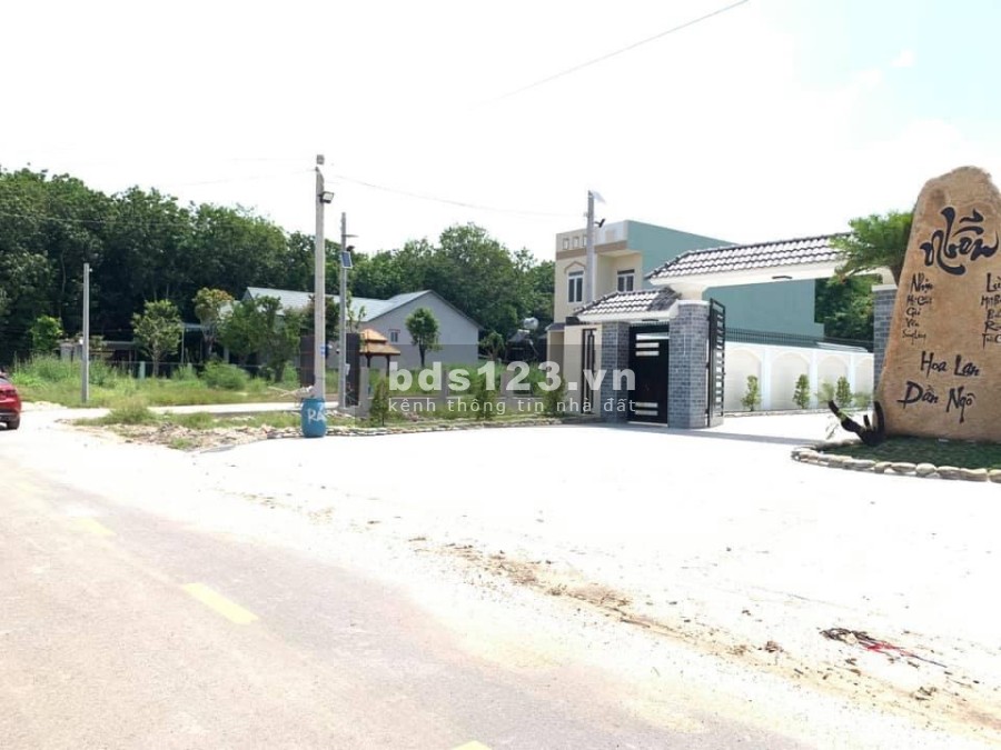 Cần bán gấp 1 lô đất siêu đẹp siêu rẻ trong KCN Minh Hưng Hàn Quốc giá chỉ 750 triệu, sổ hồng riêng