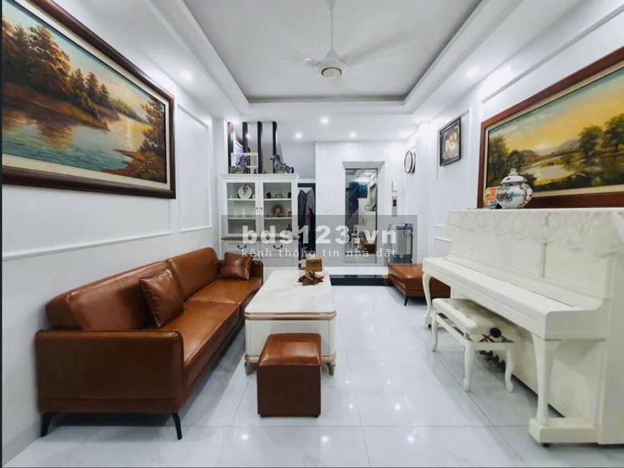 Bán nhà nguyên căn siêu hiếm giá bán nhỉnh 5 tỷ trung tâm Đống Đa ô tô 6 tầng thang máy