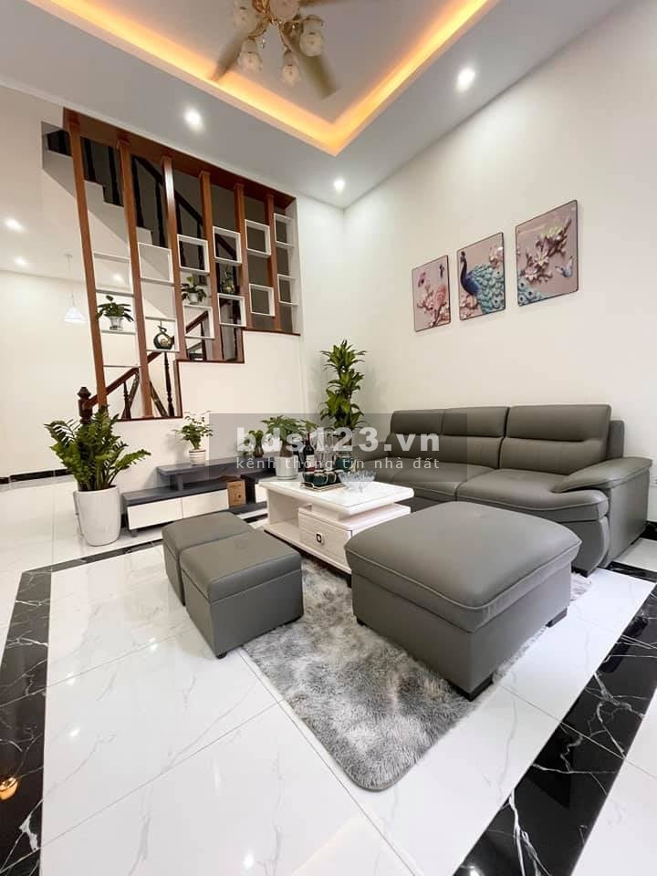 Nhà 2 mặt thoáng diện tích 34m2 4 tầng ngõ 139 Nguyễn Ngọc Vũ, chỉ 4.35 tỷ. LH 0392969999