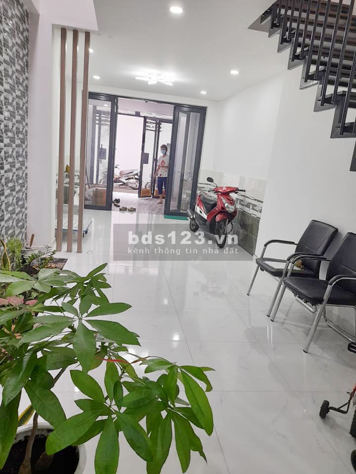 Bán nhà cạnh Etown Cộng Hoà Tân Bình, 2 tầng dtsd 80m2, nở hậu cực đẹp giá tốt 6.9 tỷ
