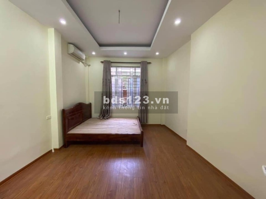 Bán nhà nguyên căn Thịnh Quang Đống Đa, 4 tầng đúc, giá bán 3.25 tỷ, 2 mặt thoáng, thông số tốt