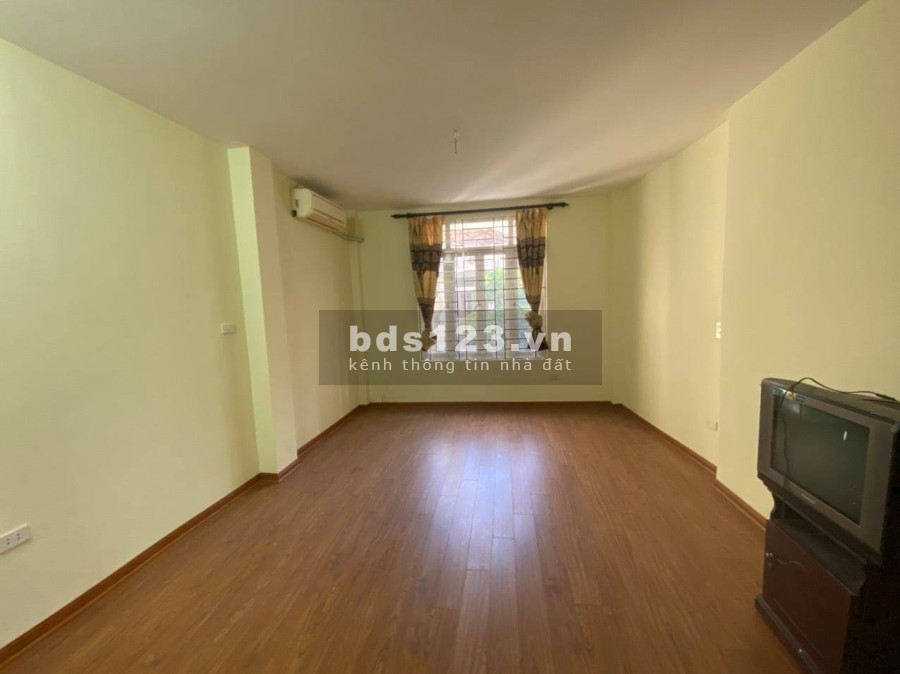 Chỉ 3 tỷ nhỉnh sở hữu sổ đỏ đẹp+nhà Ngã Tư Sở Đống Đa 33m 4 tầng, MT rộng gần 4m