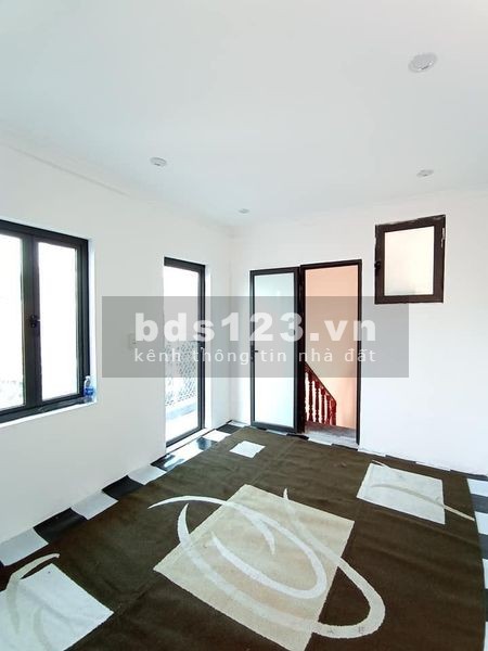 Bán nhà phố Minh Khai, diện tích 32m2, 4 tầng hai mặt thoáng ngõ ô tô, giá bán 2.4 tỷ