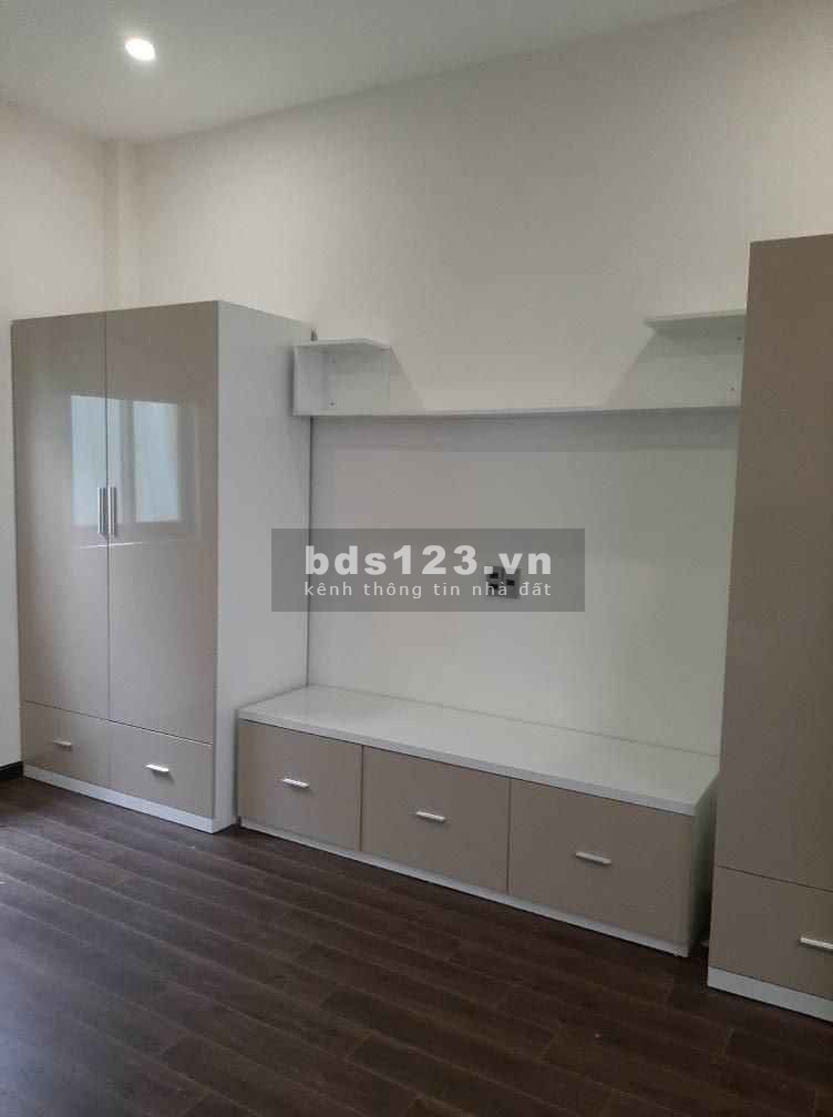 Bán gấp nhà diện tích 49m2 4 tầng mặt bằng kinh doanh Lý Thường Kiệt giá rẻ 7.6 tỷ