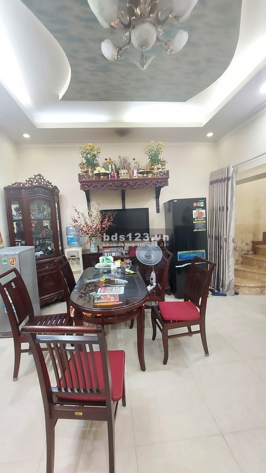 Bán nhà nguyên căn 3 tầng đúc giá nhỉnh 4.5 tỷ, diện tích rộng, ngõ 3 gác vào ở luôn, sổ sẵn