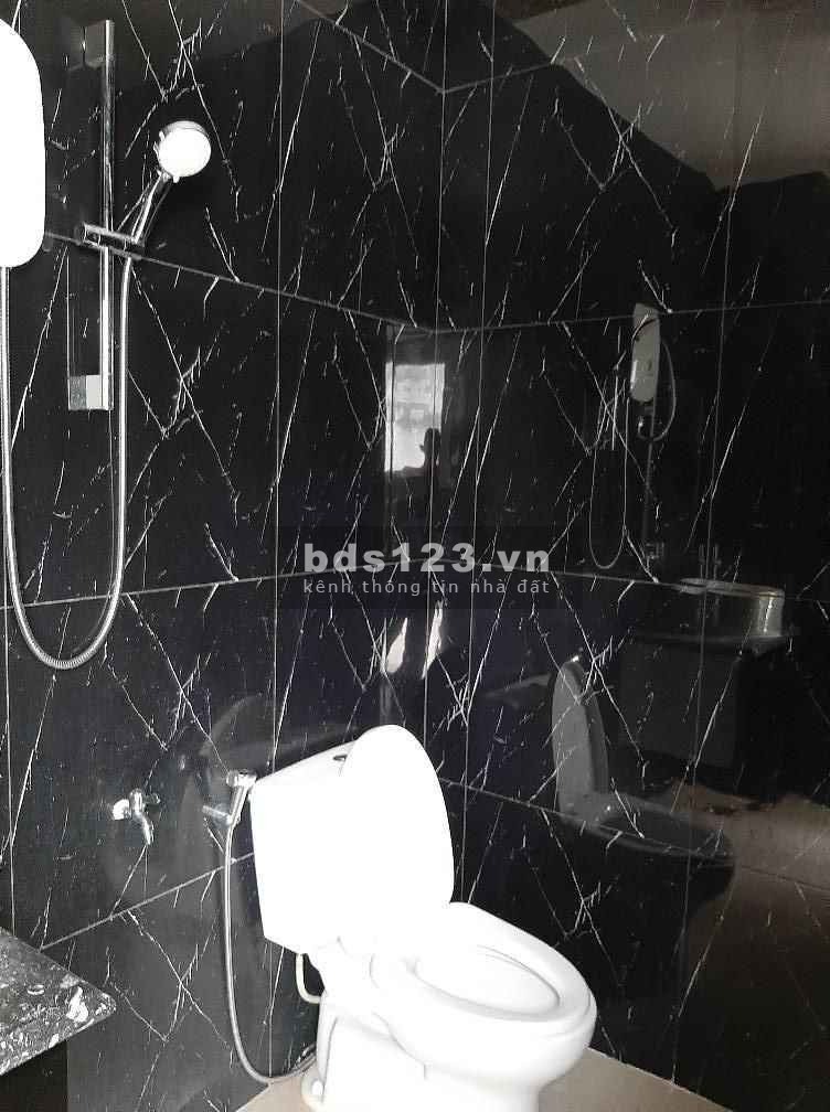 Bán gấp nhà diện tích 49m2 4 tầng mặt bằng kinh doanh Lý Thường Kiệt giá rẻ 7.6 tỷ