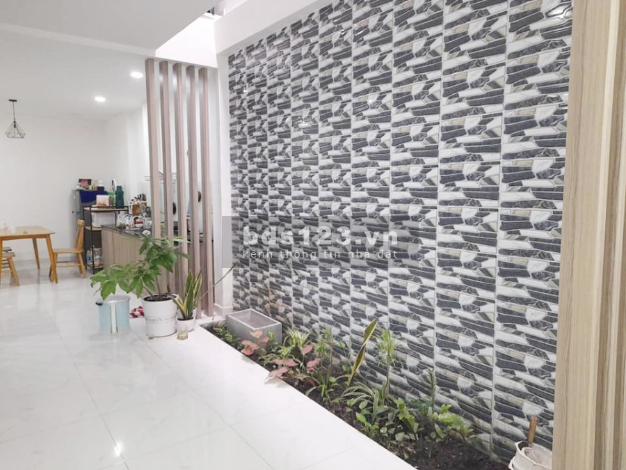 Bán nhà cạnh Etown Cộng Hoà Tân Bình, 2 tầng dtsd 80m2, nở hậu cực đẹp giá tốt 6.9 tỷ