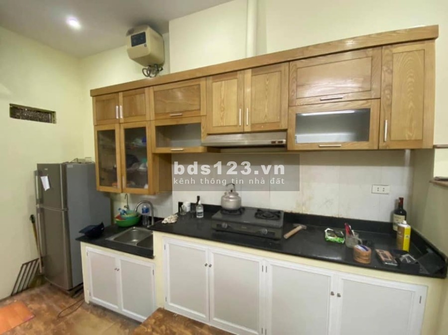 Bán nhà nguyên căn Thịnh Quang Đống Đa, 4 tầng đúc, giá bán 3.25 tỷ, 2 mặt thoáng, thông số tốt