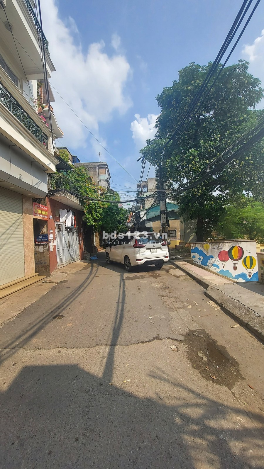 Bán nhà nguyên căn 3 tầng đúc giá nhỉnh 4.5 tỷ, diện tích rộng, ngõ 3 gác vào ở luôn, sổ sẵn