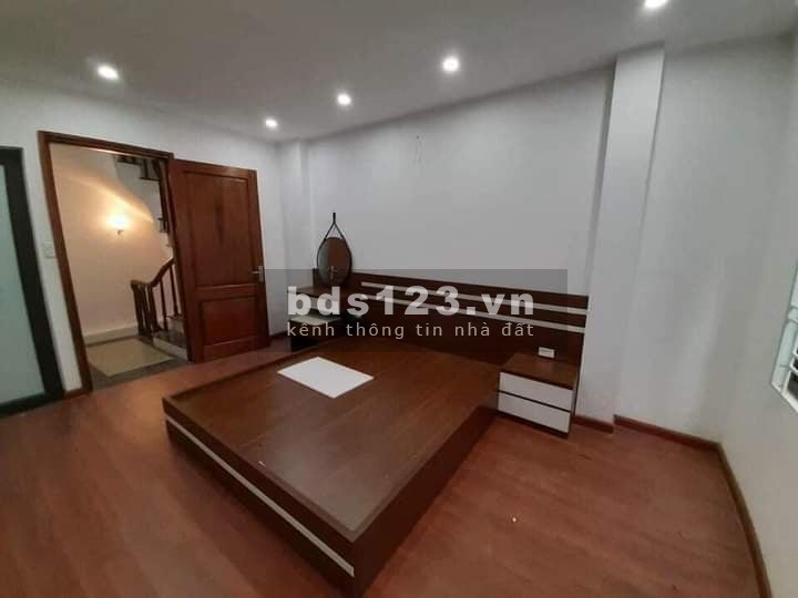 Cần bán nhà Nguyễn Khang 52m 5 tầng, ngõ thẳng tắp. 5.6 tỷ
