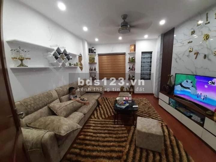 Cần bán nhà Nguyễn Khang 52m 5 tầng, ngõ thẳng tắp. 5.6 tỷ