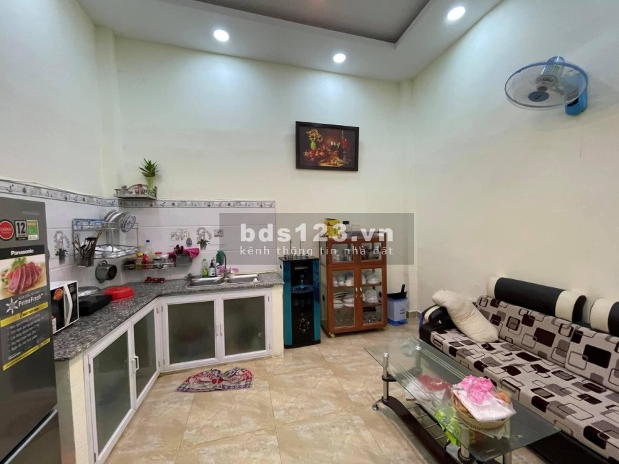 Bán nhà 2 tầng đường Tân Quý Tân Phú HXH gần mặt tiền giá chỉ 6.8 tỷ lh 0918002023
