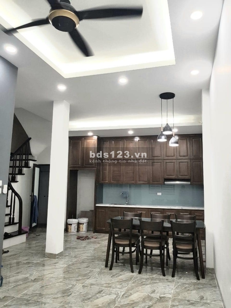 Nhà mặt tiền rộng 6m, dtsd 50m2 4 tầng ngõ 445 Nguyễn Khang chỉ 5,2 tỷ, LH 0392969999